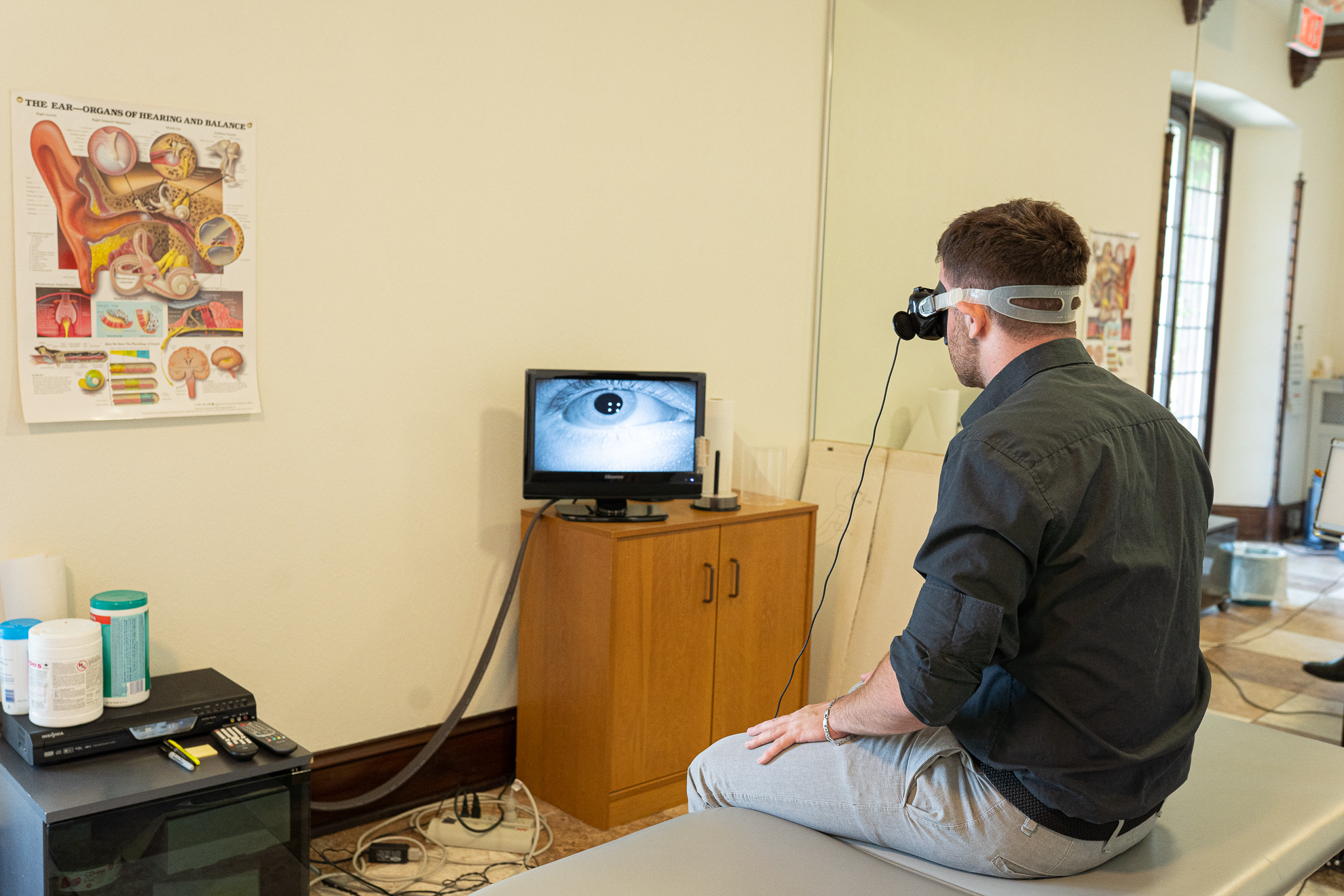 Headset to diagnose dizziness ailments.